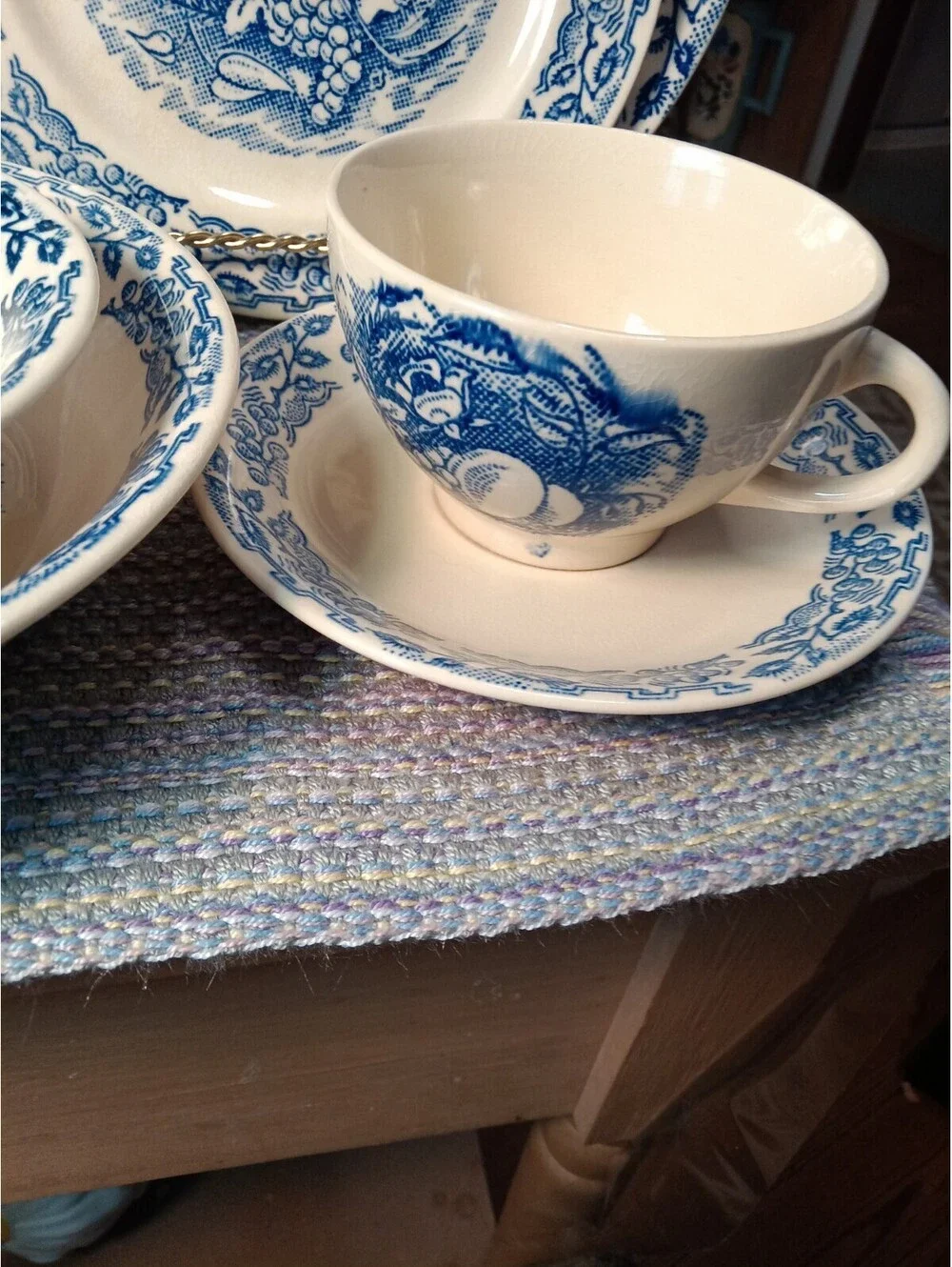 1940 Universal Potteries Camwood Ivory Blue Colonial Kitchen Dinnerware American